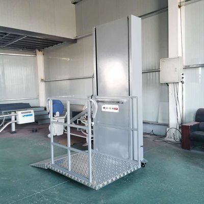 Nơi công cộng Thang máy thủy lực cho người khuyết tật 7.5m Thang máy thủy lực di động cho xe lăn